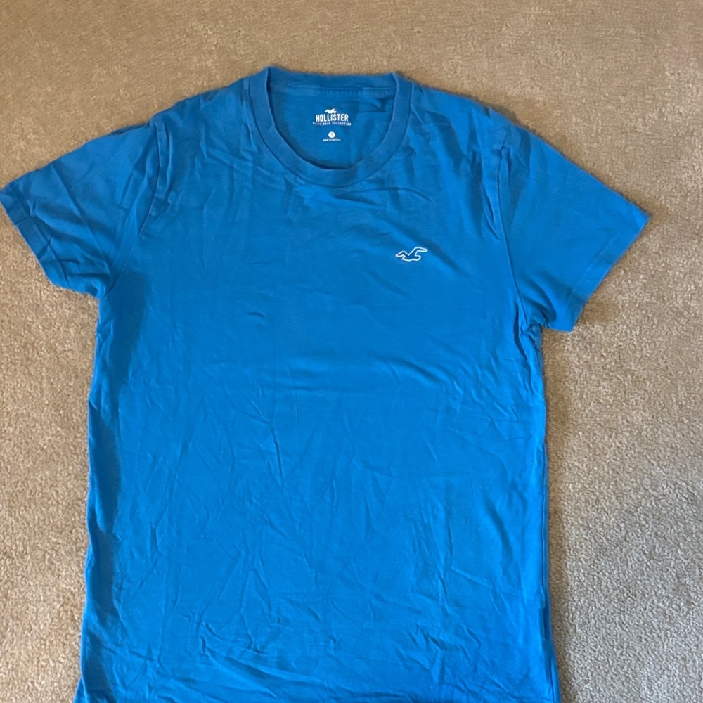 Hollister Men's Vibrant Blue Tee